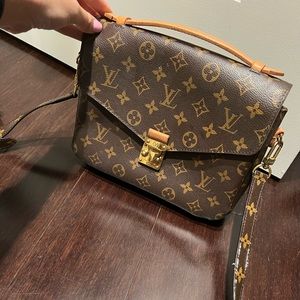 louis vuitton petite pochette bag AUTHENTIC